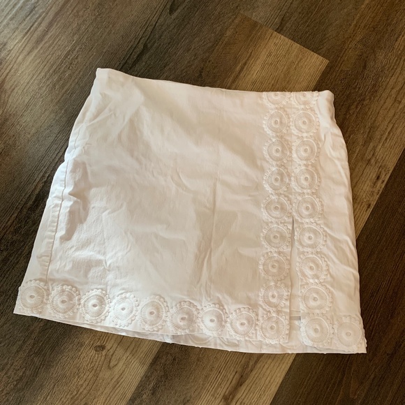 Crown&Ivy embroidered trim skort. Worn at the most‎ twice. - Picture 1 of 6